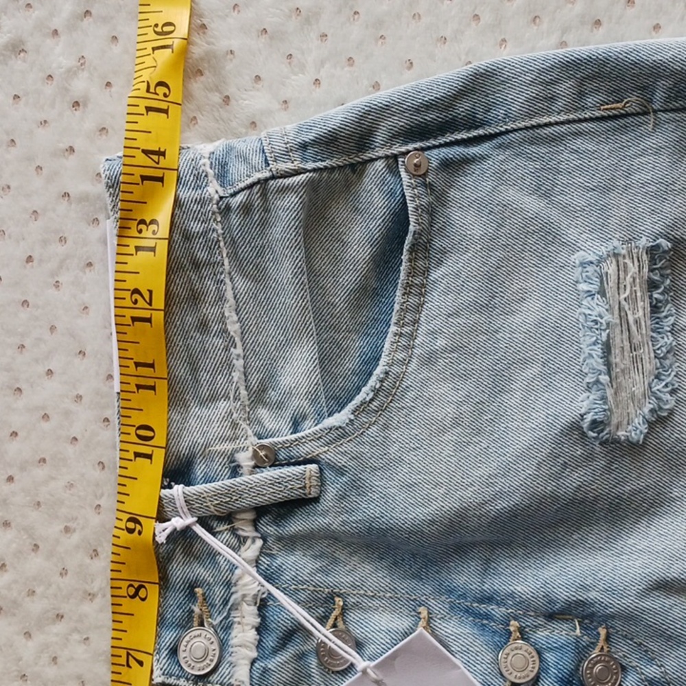 Kancan Women's Distressed Light Wash Jean Shorts - size 5/26 - Picture 12 of 16